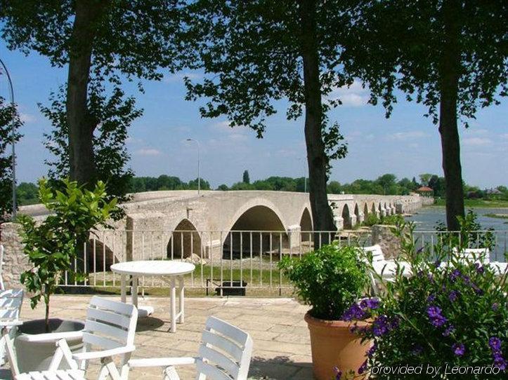 Grand Hotel De L'Abbaye Beaugency Exteriör bild