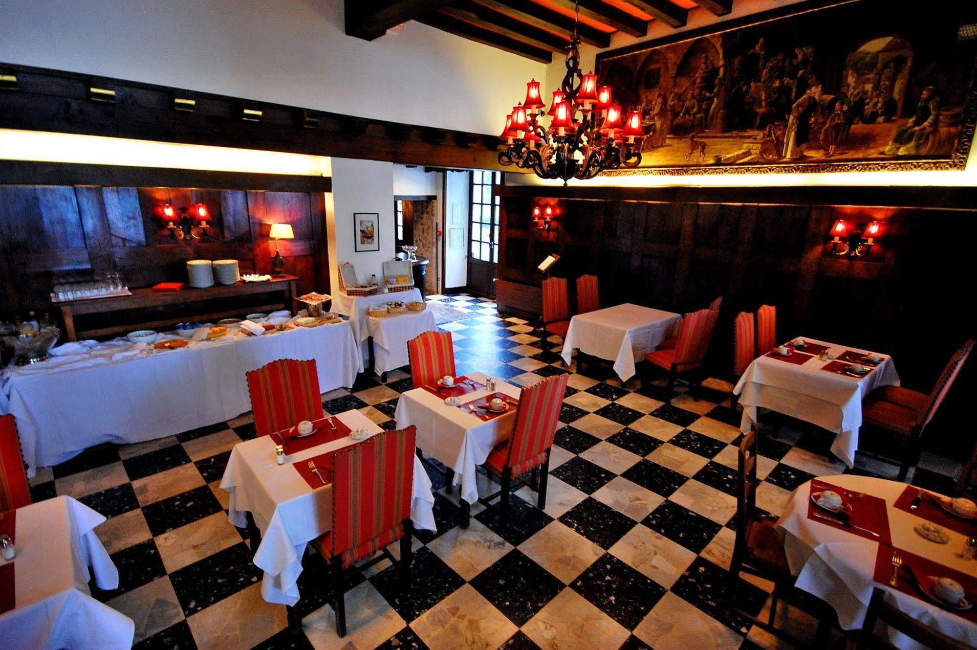 Grand Hotel De L'Abbaye Beaugency Restaurang bild